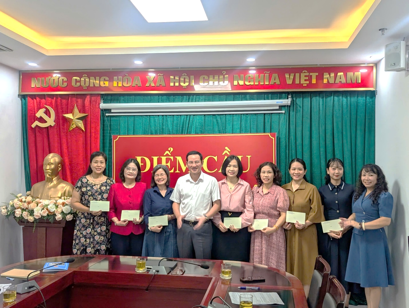 PHƯỜNG GIẢNG VÕ: GẶP MẶT, ĐỘNG VIÊN KHÍCH LỆ 06 GIÁO VIÊN TIÊU BIỂU DỰ THI GIÁO VIÊN DẠY GIỎI THCS CẤP THÀNH PHỐ NĂM HỌC 2025-2026- Ảnh 2.