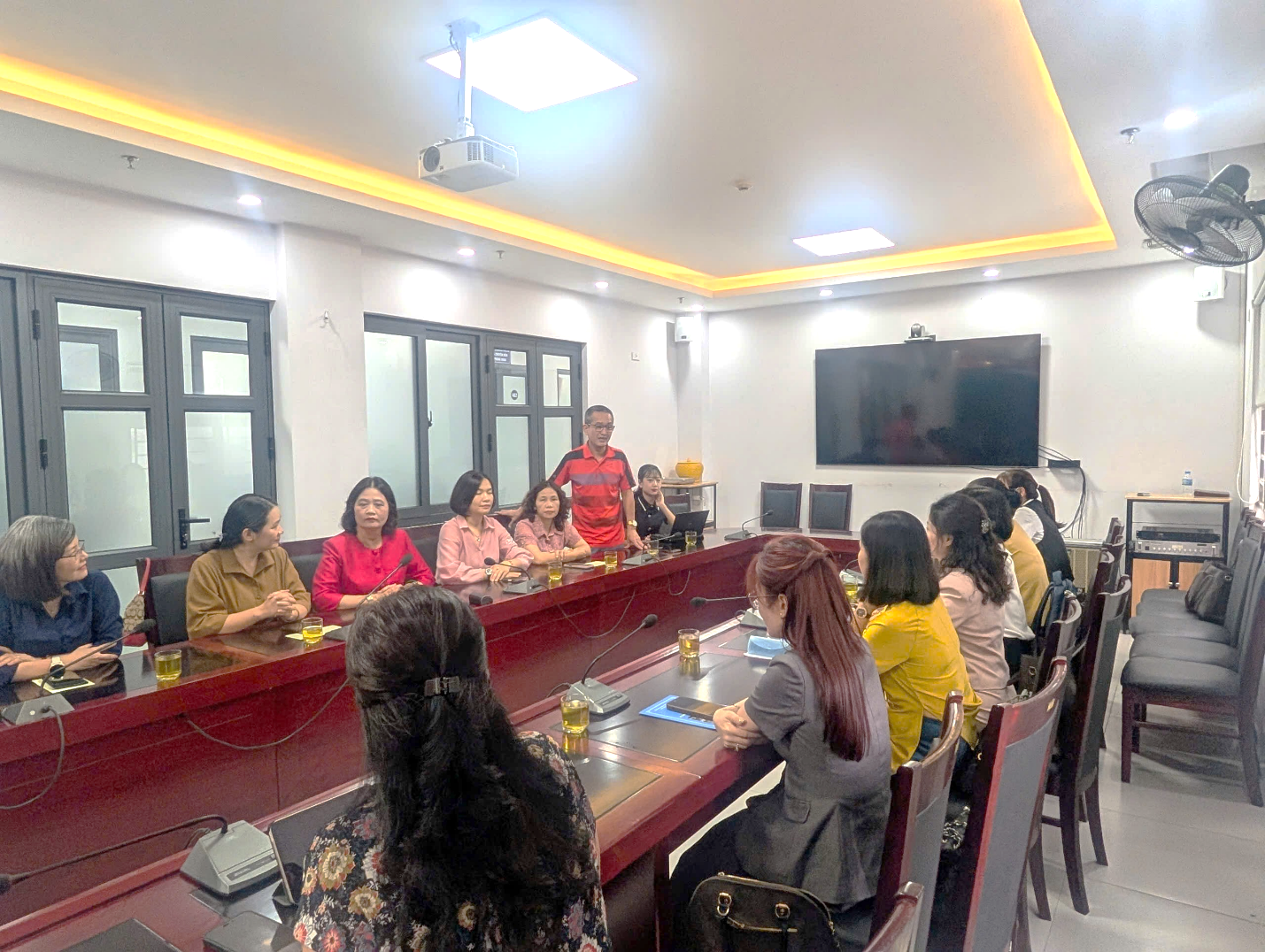 PHƯỜNG GIẢNG VÕ: GẶP MẶT, ĐỘNG VIÊN KHÍCH LỆ 06 GIÁO VIÊN TIÊU BIỂU DỰ THI GIÁO VIÊN DẠY GIỎI THCS CẤP THÀNH PHỐ NĂM HỌC 2025-2026- Ảnh 4.
