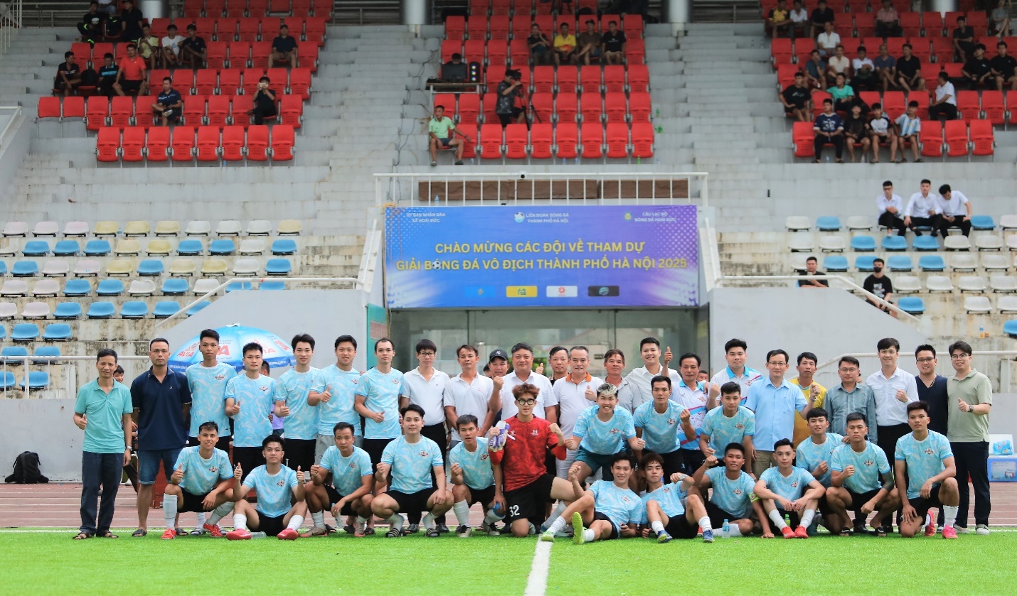 Đội bóng xã Mê Linh thắng thuyết phục 3 - 1 trước xã Ứng Thiên, giành vé vào Bán kết Giải bóng đá Vô địch Thành phố Hà Nội năm 2025- Ảnh 4.