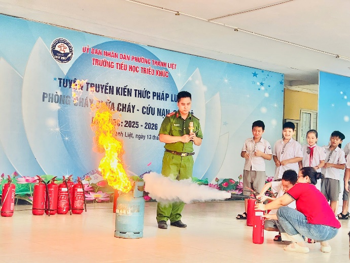 Tăng cường tuyên truyền, nâng cao ý thức phòng cháy chữa cháy và cứu nạn cứu hộ tại trường tiểu học Triều Khúc.- Ảnh 5.