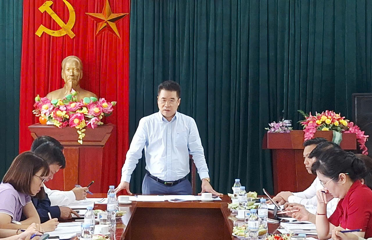 UBND xã làm việc với Trạm Y tế xã nghe báo cáo tình hình hoạt động- Ảnh 1.