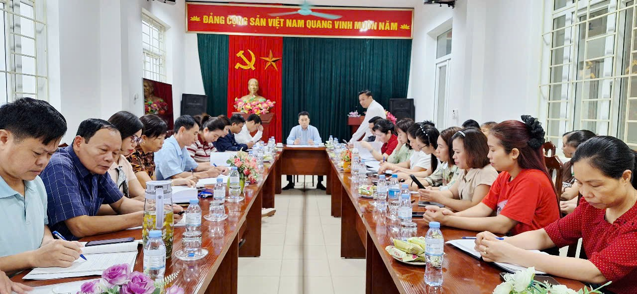 UBND xã làm việc với Trạm Y tế xã nghe báo cáo tình hình hoạt động- Ảnh 2.