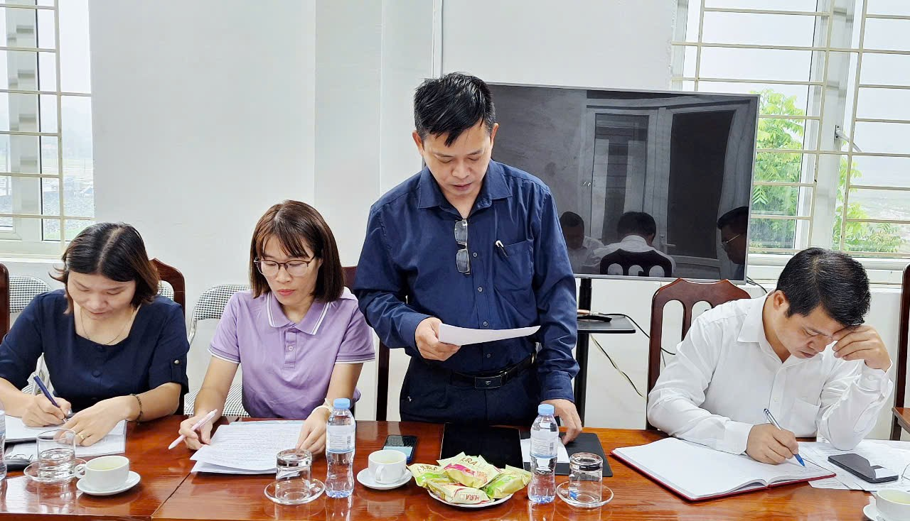 UBND xã làm việc với Trạm Y tế xã nghe báo cáo tình hình hoạt động- Ảnh 6.