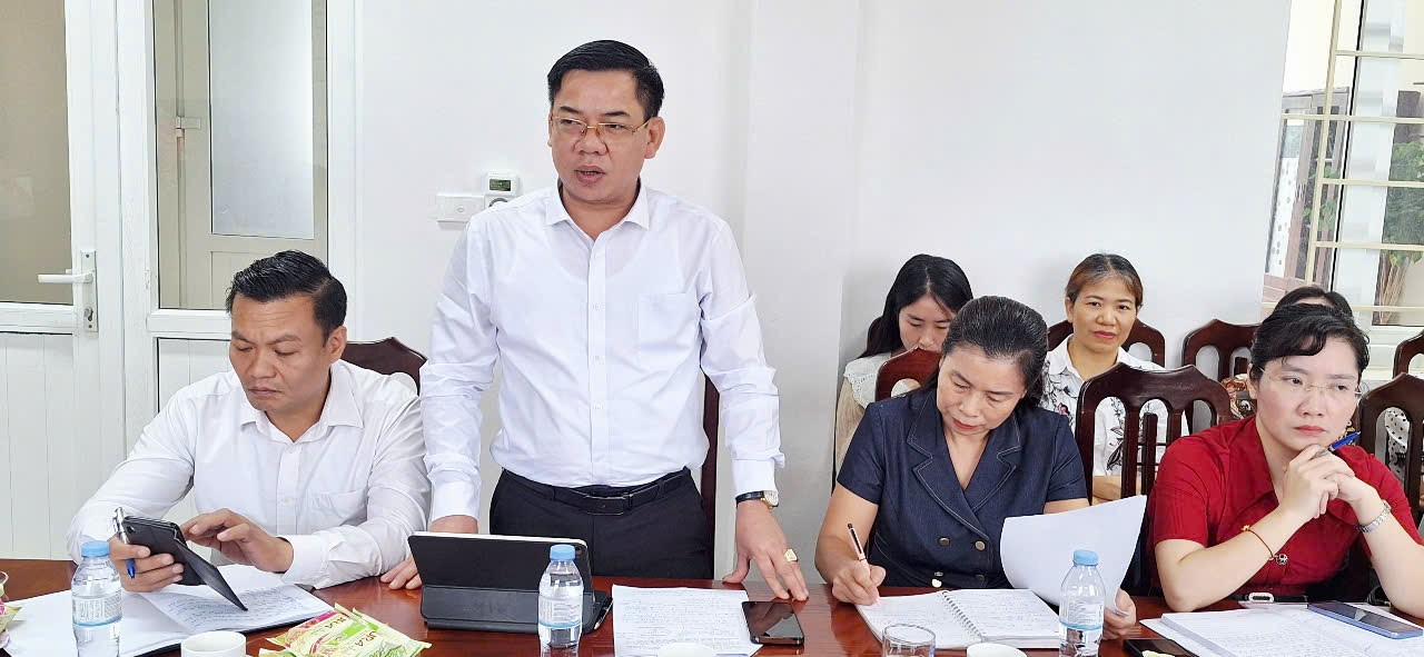 UBND xã làm việc với Trạm Y tế xã nghe báo cáo tình hình hoạt động- Ảnh 9.