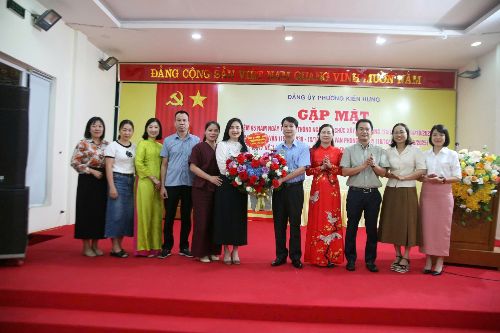 Đảng ủy phường Kiến Hưng gặp mặt cán bộ nhân ngày truyền thống các Ban xây dựng Đảng- Ảnh 1.