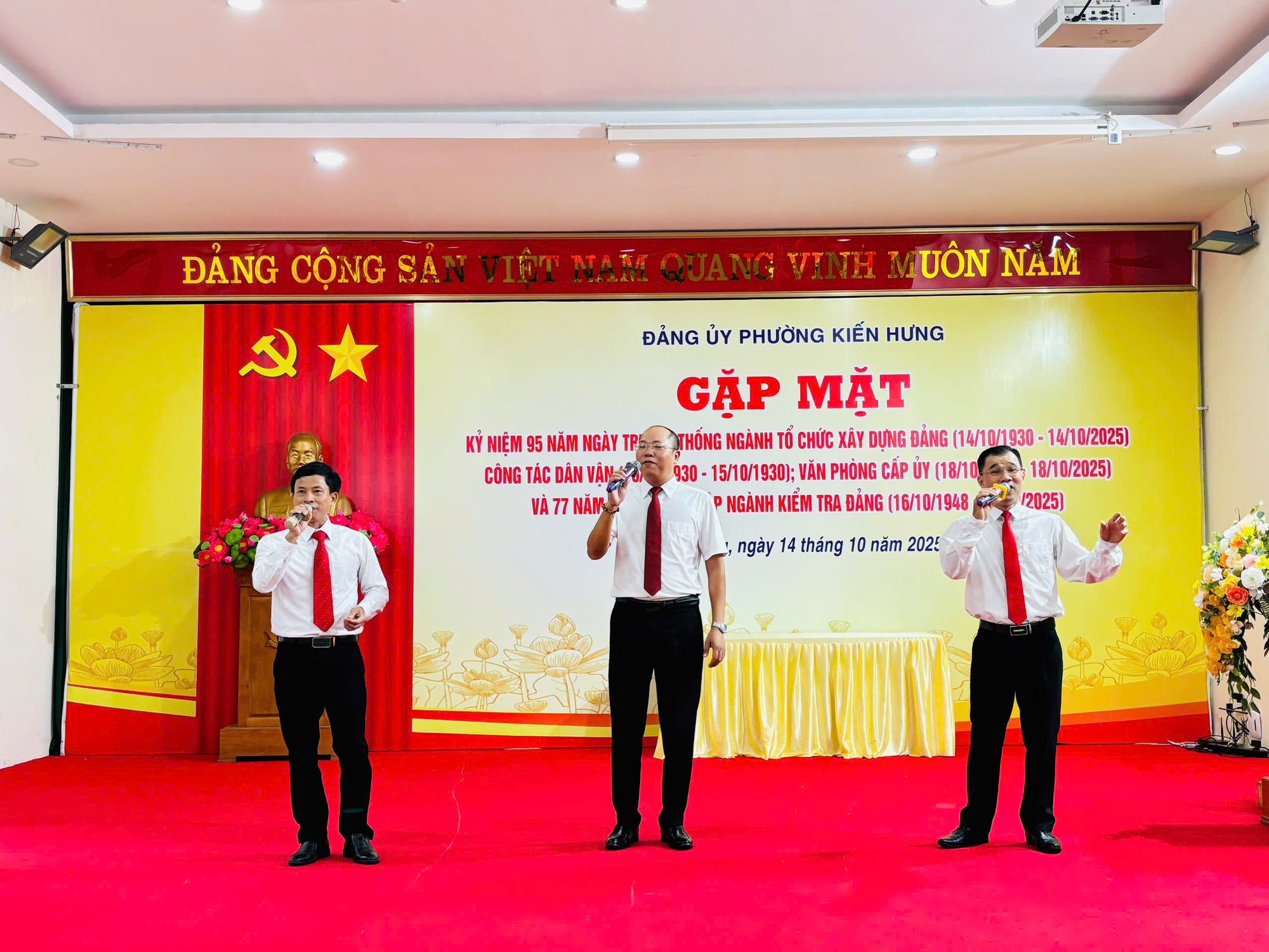 Đảng ủy phường Kiến Hưng gặp mặt cán bộ nhân ngày truyền thống các Ban xây dựng Đảng- Ảnh 8.