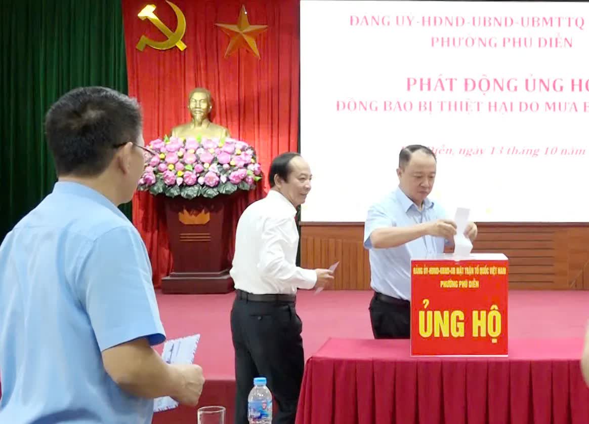 Phường Phú Diễn phát động ủng hộ đồng bào bị thiệt hại do mưa bão- Ảnh 1.