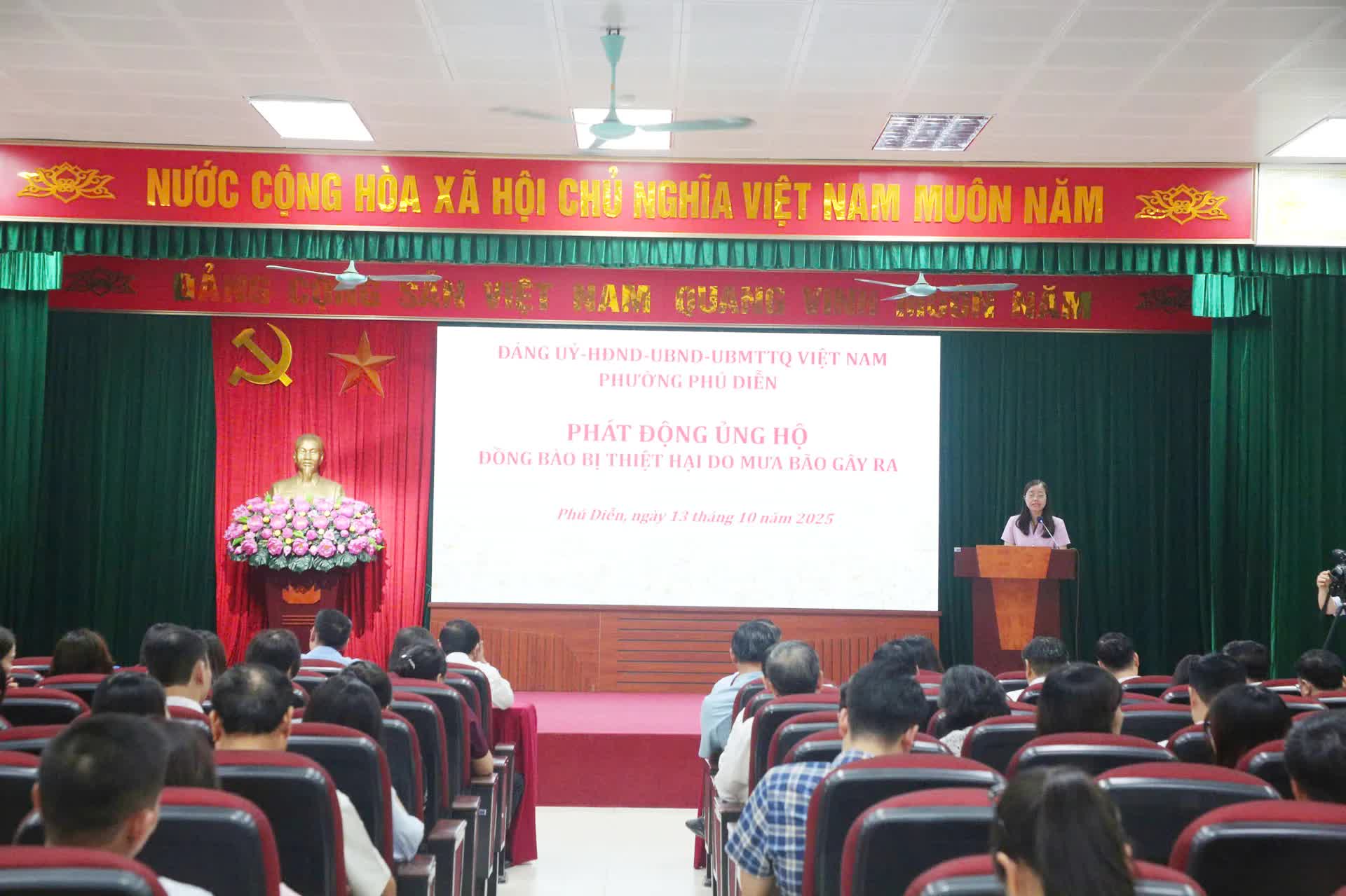 Phường Phú Diễn phát động ủng hộ đồng bào bị thiệt hại do mưa bão- Ảnh 3.