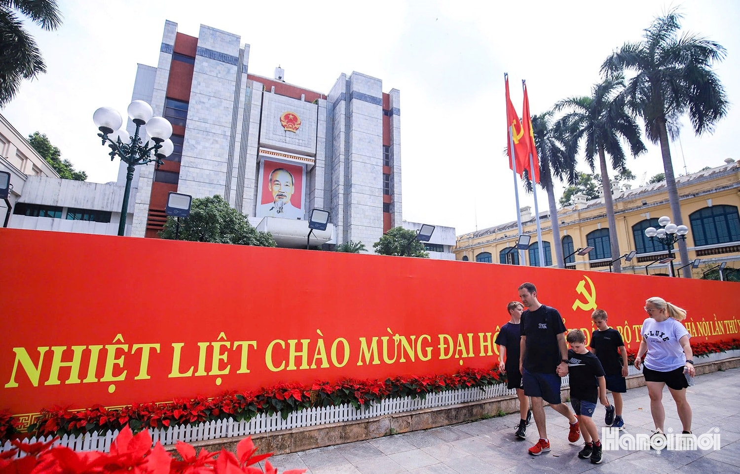 Đường phố rực rỡ cờ hoa chào mừng Đại hội đại biểu Đảng bộ TP Hà Nội lần thứ XVIII- Ảnh 10.