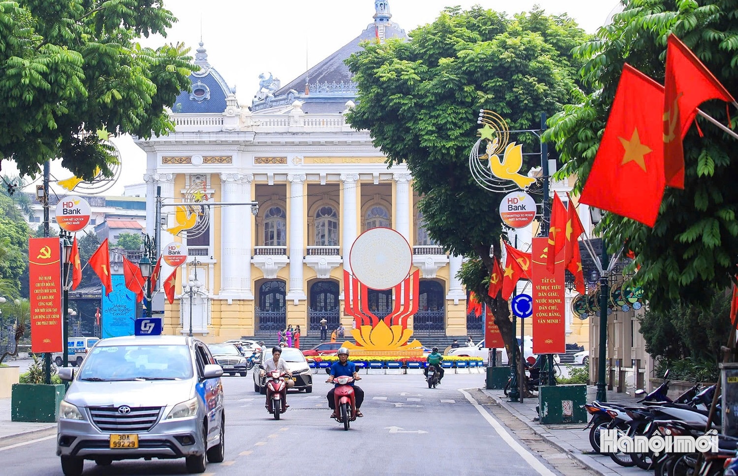 Đường phố rực rỡ cờ hoa chào mừng Đại hội đại biểu Đảng bộ TP Hà Nội lần thứ XVIII- Ảnh 11.