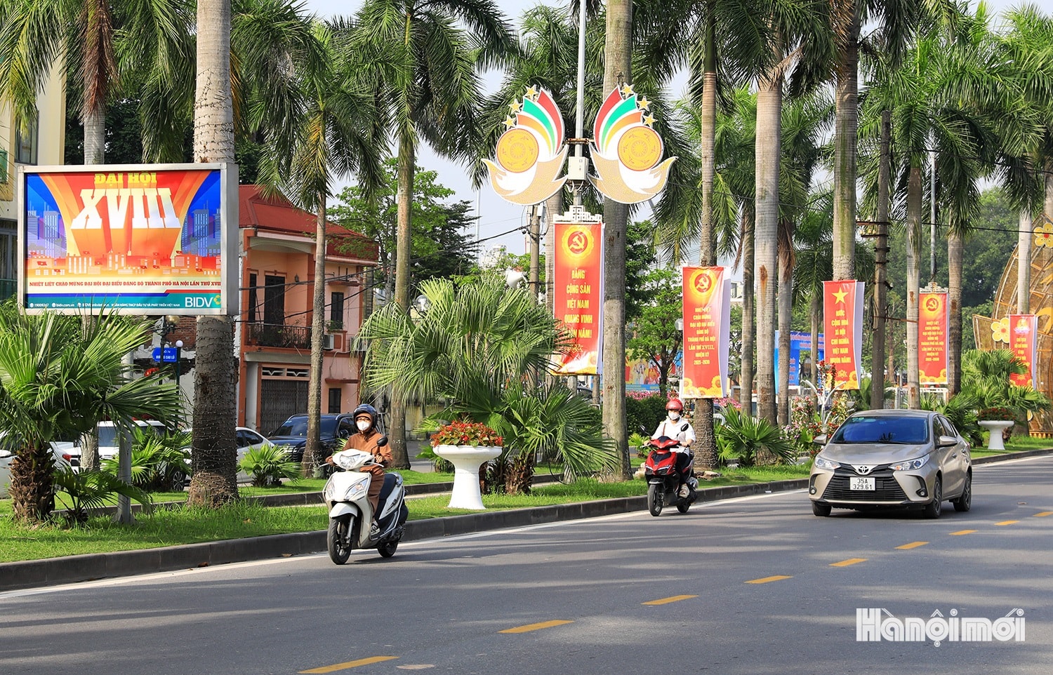 Đường phố rực rỡ cờ hoa chào mừng Đại hội đại biểu Đảng bộ TP Hà Nội lần thứ XVIII- Ảnh 14.