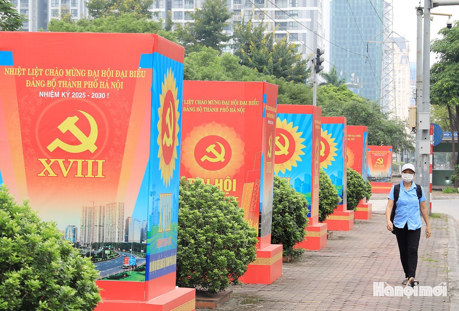 Đường phố rực rỡ cờ hoa chào mừng Đại hội đại biểu Đảng bộ TP Hà Nội lần thứ XVIII- Ảnh 3.