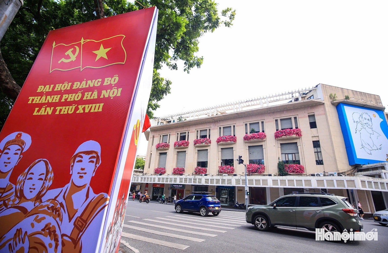 Đường phố rực rỡ cờ hoa chào mừng Đại hội đại biểu Đảng bộ TP Hà Nội lần thứ XVIII- Ảnh 7.