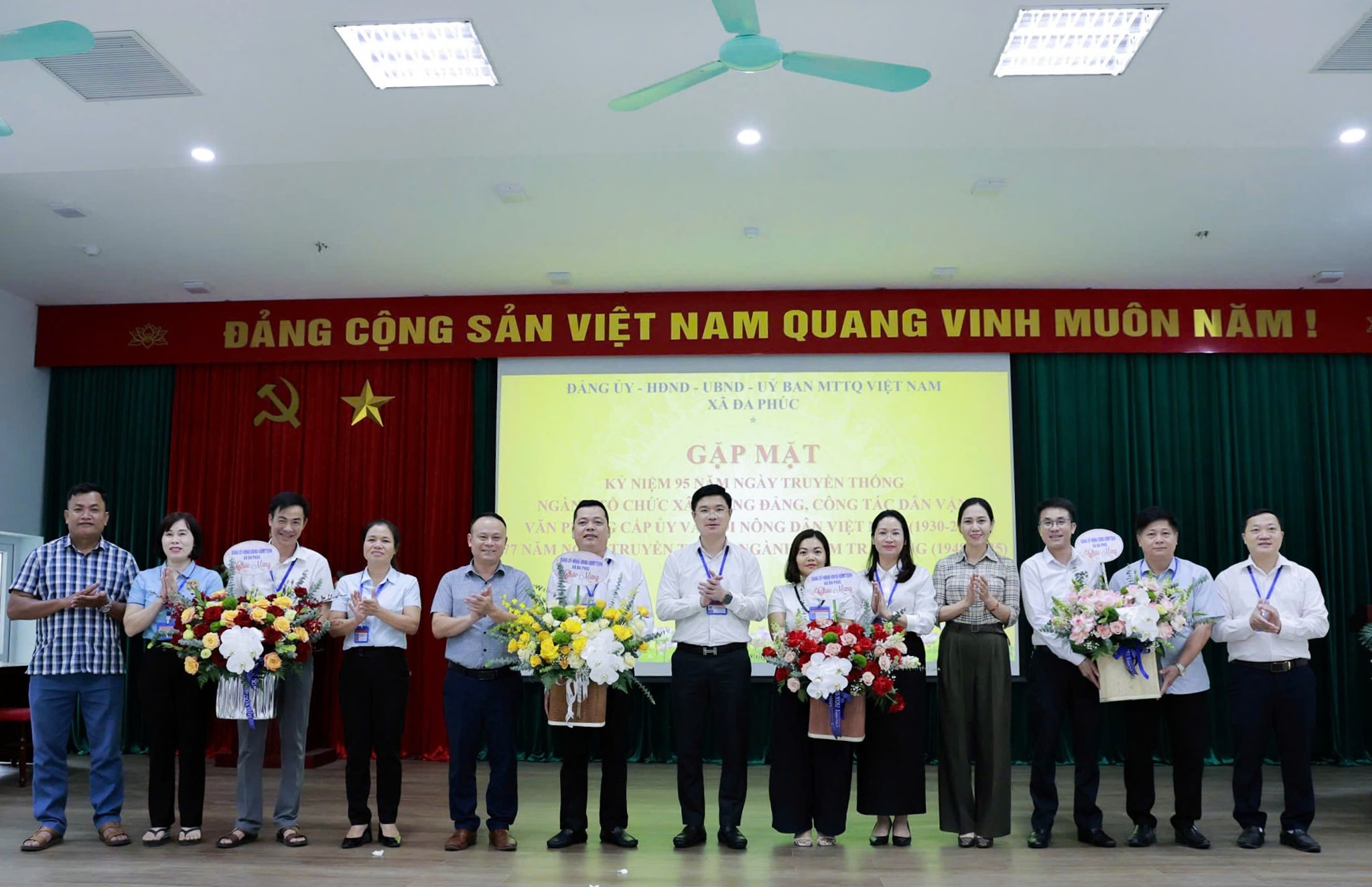 XÃ ĐA PHÚC - GẶP MẶT KỶ NIỆM NGÀY TRUYỀN THỐNG CÁC NGÀNH, CÔNG TÁC ĐẢNG VÀ NGÀY THÀNH LẬP HỘI NÔNG DÂN VIỆT NAM- Ảnh 7.