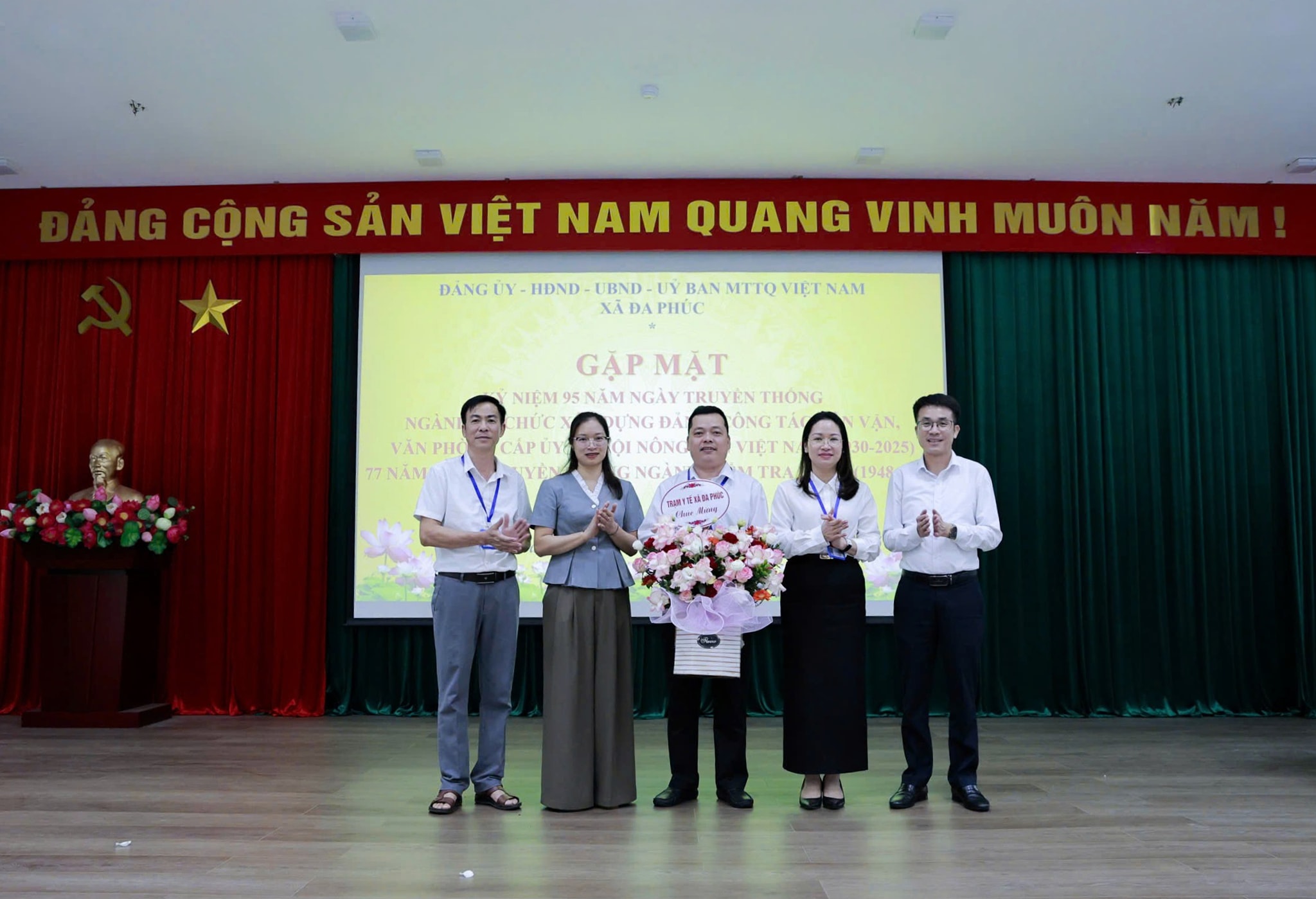 XÃ ĐA PHÚC - GẶP MẶT KỶ NIỆM NGÀY TRUYỀN THỐNG CÁC NGÀNH, CÔNG TÁC ĐẢNG VÀ NGÀY THÀNH LẬP HỘI NÔNG DÂN VIỆT NAM- Ảnh 8.