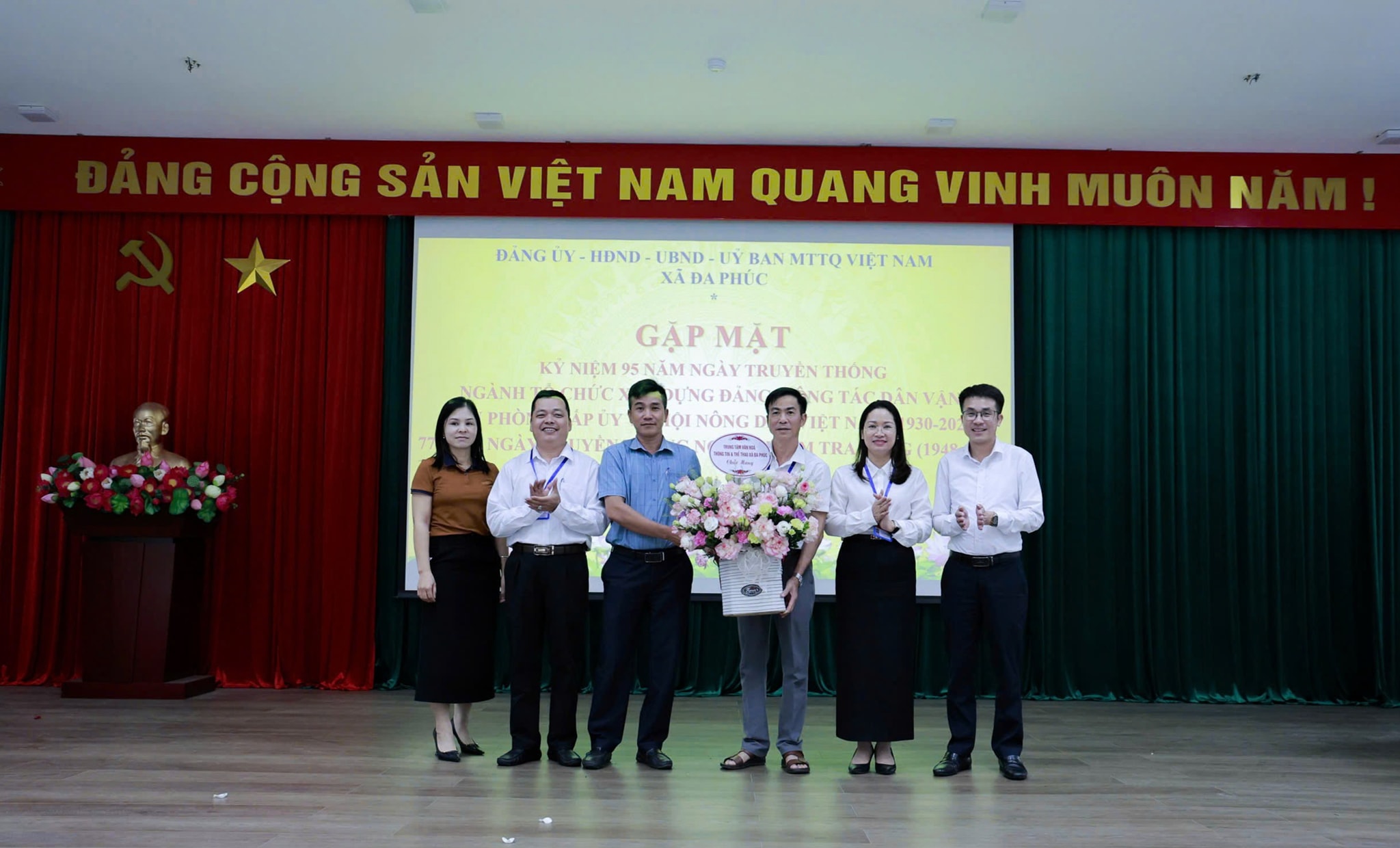 XÃ ĐA PHÚC - GẶP MẶT KỶ NIỆM NGÀY TRUYỀN THỐNG CÁC NGÀNH, CÔNG TÁC ĐẢNG VÀ NGÀY THÀNH LẬP HỘI NÔNG DÂN VIỆT NAM- Ảnh 9.