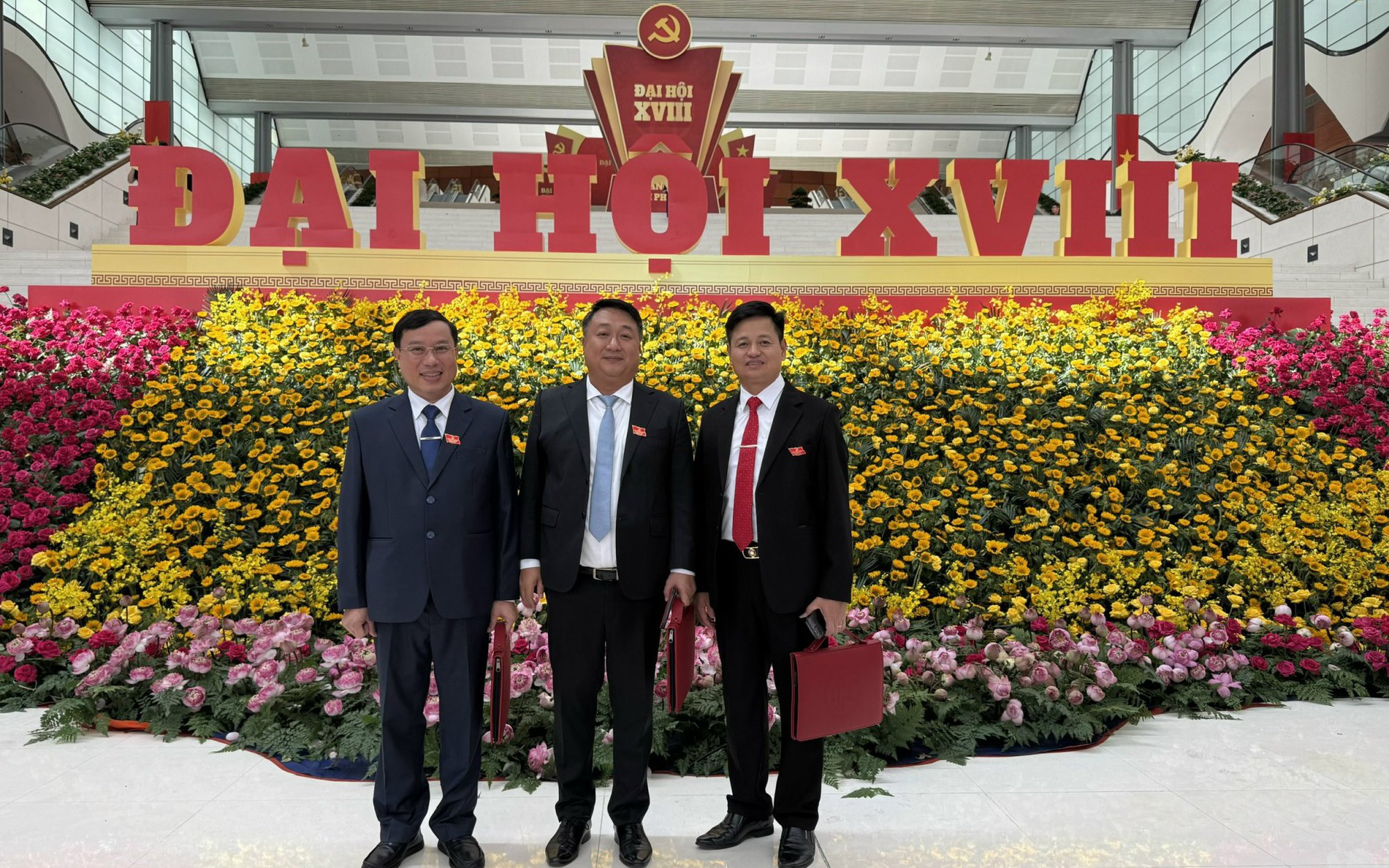 Ảnh: Đại biểu xã Bình Minh dự Đại hội Đại biểu Đảng bộ TP Hà Nội