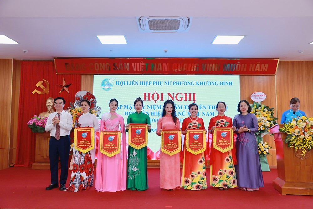 Hội LHPN phường Khương Đình gặp mặt kỷ niệm ngày 20/10- Ảnh 8.