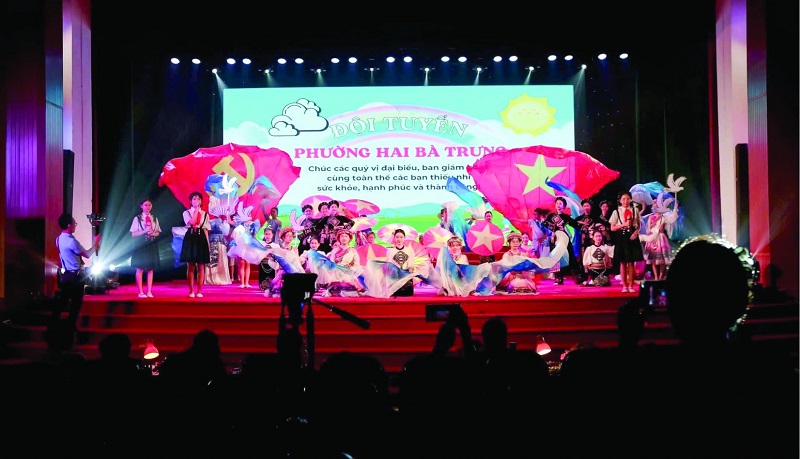 Hà Nội: Phường Hai Bà Trưng giành 2 giải tại Hội thi Thiếu nhi Thủ đô tuyên truyền, giới thiệu sách và múa hát tập thể.- Ảnh 2.
