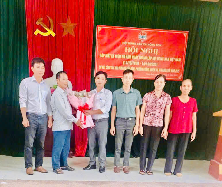 Lãnh đạo Hội Nông dân xã Hồng Sơn chúc mừng các Chi hội nhân kỷ niệm 95 năm Ngày thành lập Hội Nông dân Việt Nam- Ảnh 3.