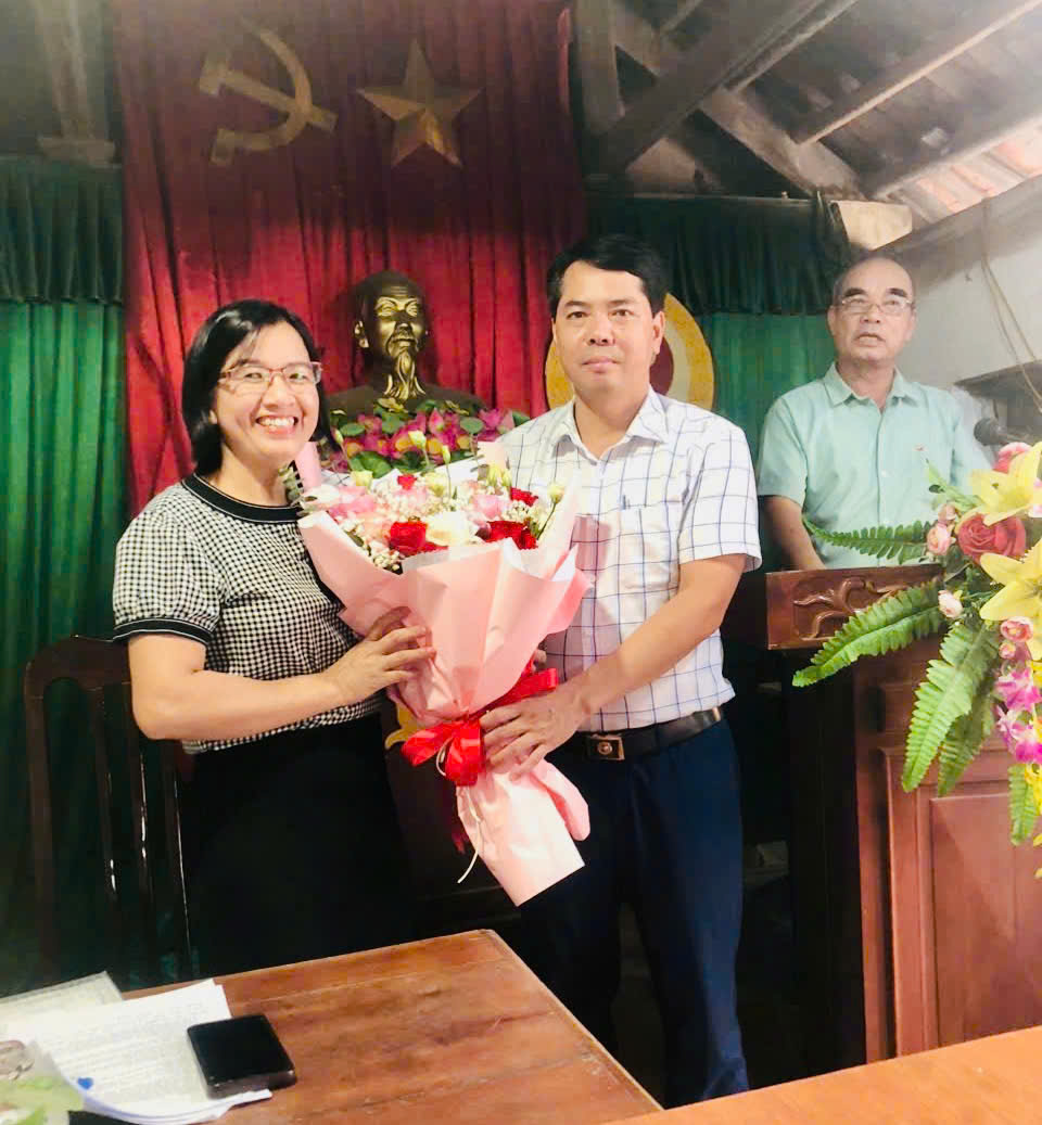 Lãnh đạo Hội Nông dân xã Hồng Sơn chúc mừng các Chi hội nhân kỷ niệm 95 năm Ngày thành lập Hội Nông dân Việt Nam- Ảnh 6.