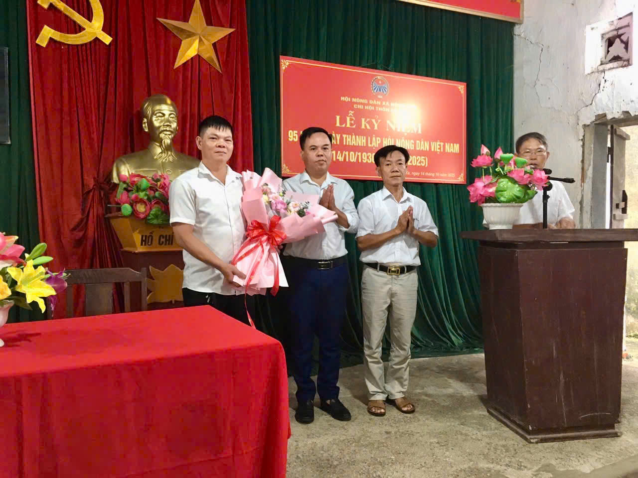 Lãnh đạo Hội Nông dân xã Hồng Sơn chúc mừng các Chi hội nhân kỷ niệm 95 năm Ngày thành lập Hội Nông dân Việt Nam- Ảnh 7.