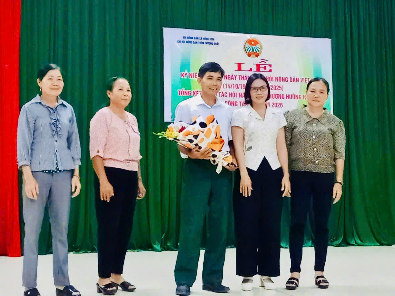 Lãnh đạo Hội Nông dân xã Hồng Sơn chúc mừng các Chi hội nhân kỷ niệm 95 năm Ngày thành lập Hội Nông dân Việt Nam- Ảnh 8.