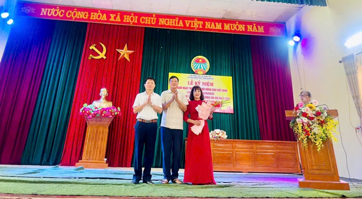 Lãnh đạo Hội Nông dân xã Hồng Sơn chúc mừng các Chi hội nhân kỷ niệm 95 năm Ngày thành lập Hội Nông dân Việt Nam- Ảnh 11.