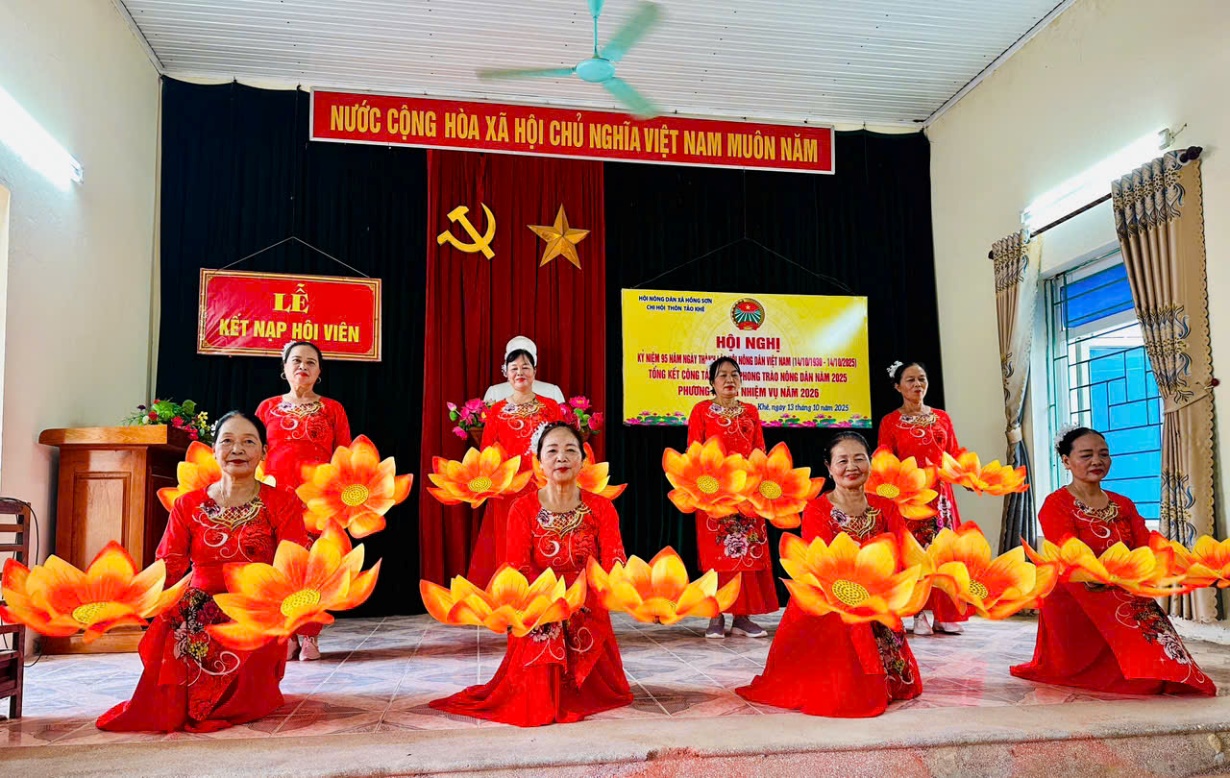 Lãnh đạo Hội Nông dân xã Hồng Sơn chúc mừng các Chi hội nhân kỷ niệm 95 năm Ngày thành lập Hội Nông dân Việt Nam- Ảnh 12.