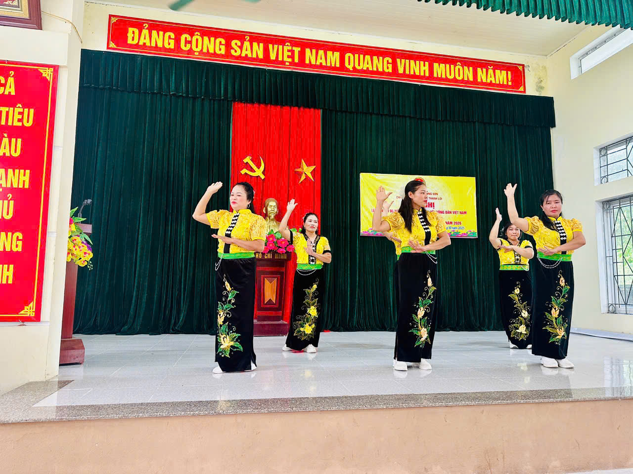 Lãnh đạo Hội Nông dân xã Hồng Sơn chúc mừng các Chi hội nhân kỷ niệm 95 năm Ngày thành lập Hội Nông dân Việt Nam- Ảnh 14.