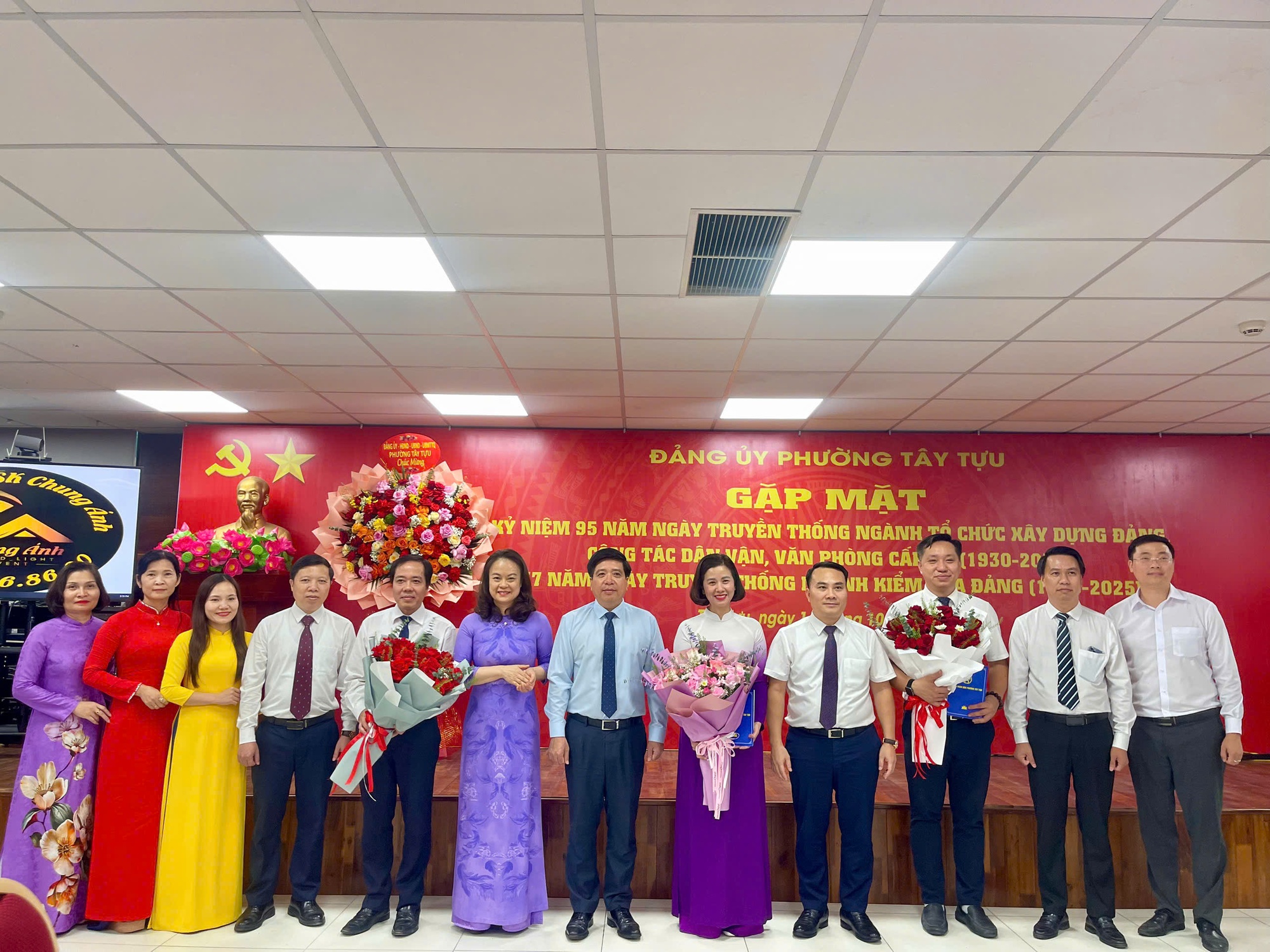 Phường Tây Tựu gặp mặt kỷ niệm nhân Ngày truyền thống các Ban Xây dựng Đảng và Văn phòng cấp ủy- Ảnh 1.