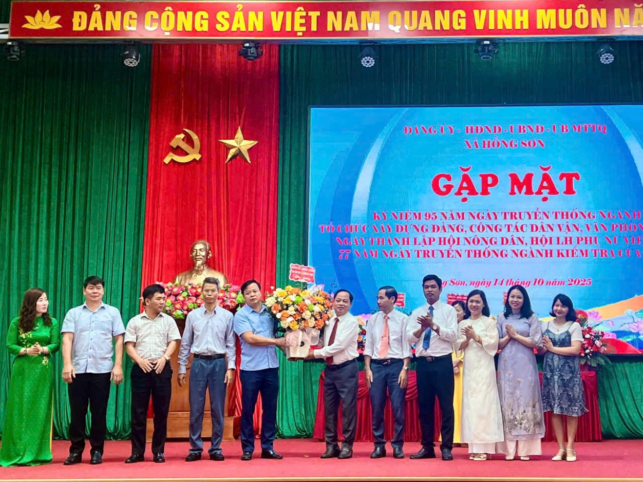 Kỷ niệm 95 năm ngành xây dựng Đảng, Văn phòng cấp ủy và 77 năm ngày thành lập ngành Kiểm tra Đảng- Ảnh 2.