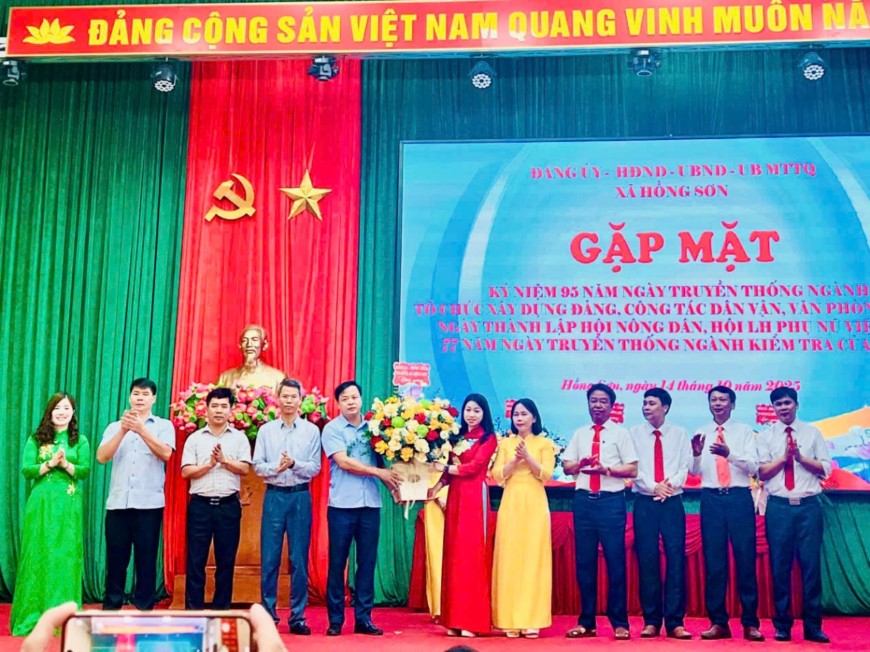 Kỷ niệm 95 năm ngành xây dựng Đảng, Văn phòng cấp ủy và 77 năm ngày thành lập ngành Kiểm tra Đảng- Ảnh 3.