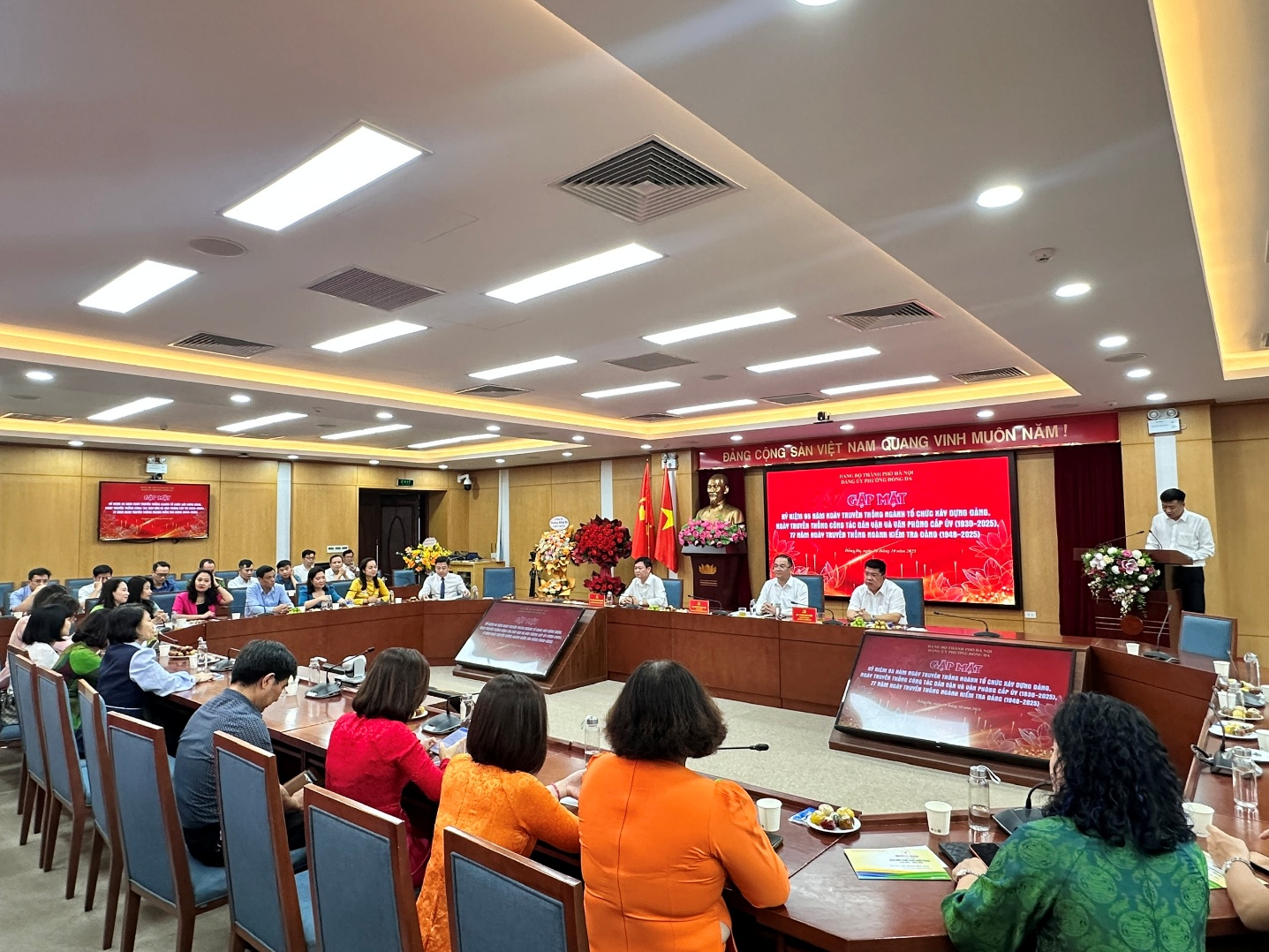 Tự hào truyền thống - Vững bước trên hành trình xây dựng Đảng thời kỳ mới- Ảnh 1.