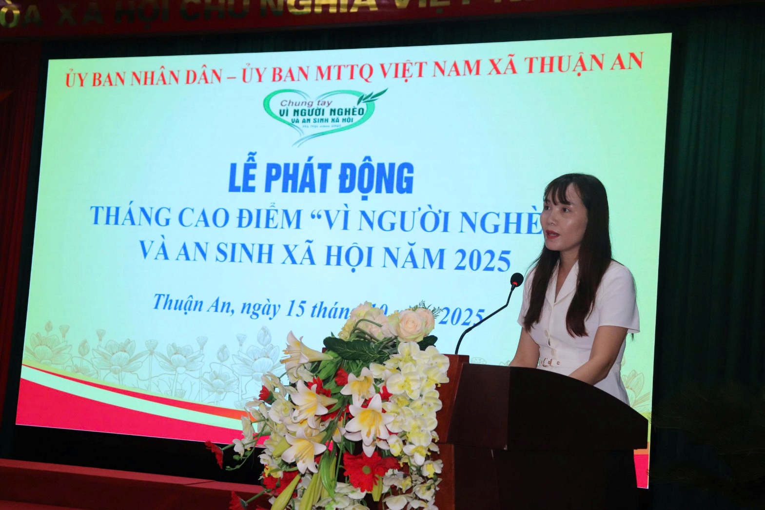 Ảnh có chứa văn bản, hoa, trang phục, Mặt người  Nội dung do AI tạo ra có thể không chính xác.