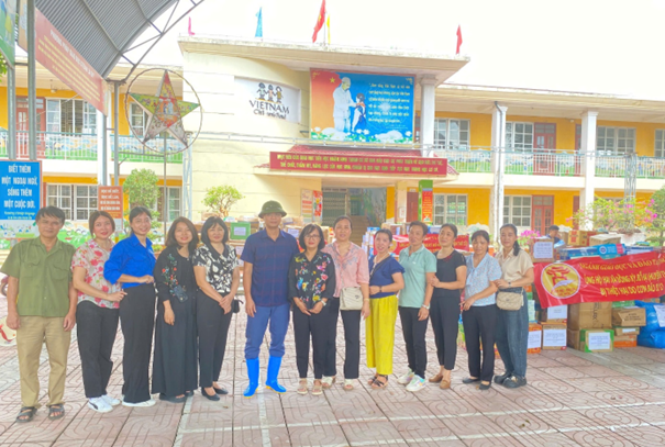 Trường Tiểu học Tân Mai chung tay ủng hộ đồng bào vùng lũ phía Bắc- Ảnh 1.