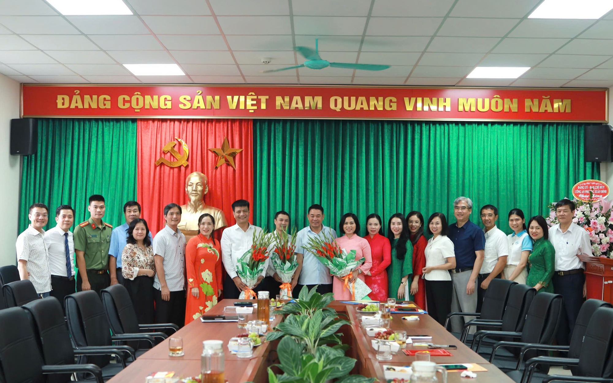 Phường Xuân Đỉnh kỷ niệm 95 năm Ngày truyền thống các ban Đảng, hướng tới xây dựng tổ chức Đảng vững mạnh, toàn diện