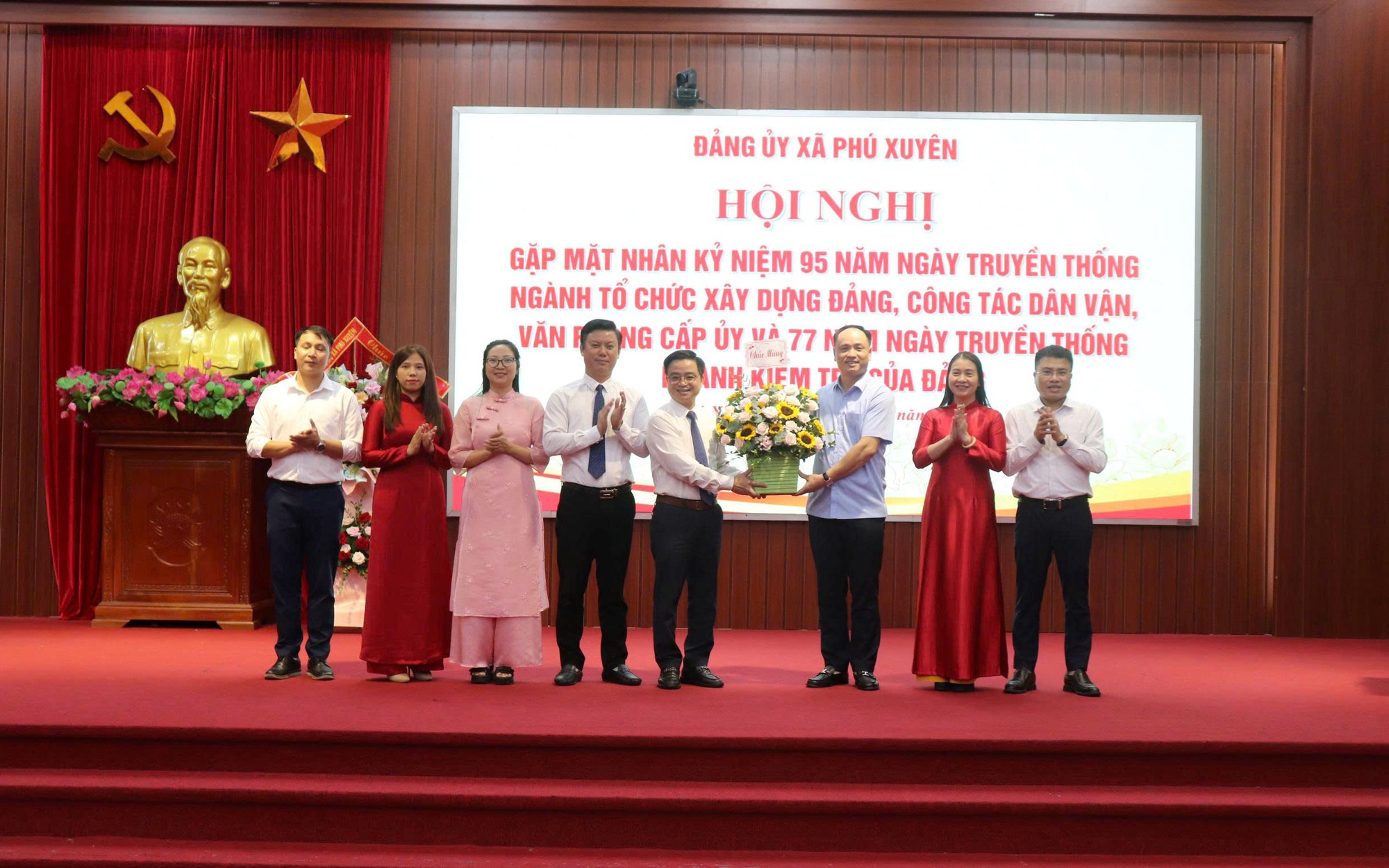 HỘI NGHỊ  GẶP MẶT NHÂN KỶ NIỆM 95 NĂM NGÀY TRUYỀN THỐNG NGÀNH TỔ CHỨC XÂY DỰNG ĐẢNG , CÔNG TÁC DÂN VẬN, VĂN PHÒNG CẤP UỶ VÀ 77 NĂM NGÀNH TRUYỀN THỐNG NGÀNH KIỂM TRA CỦA ĐẢNG