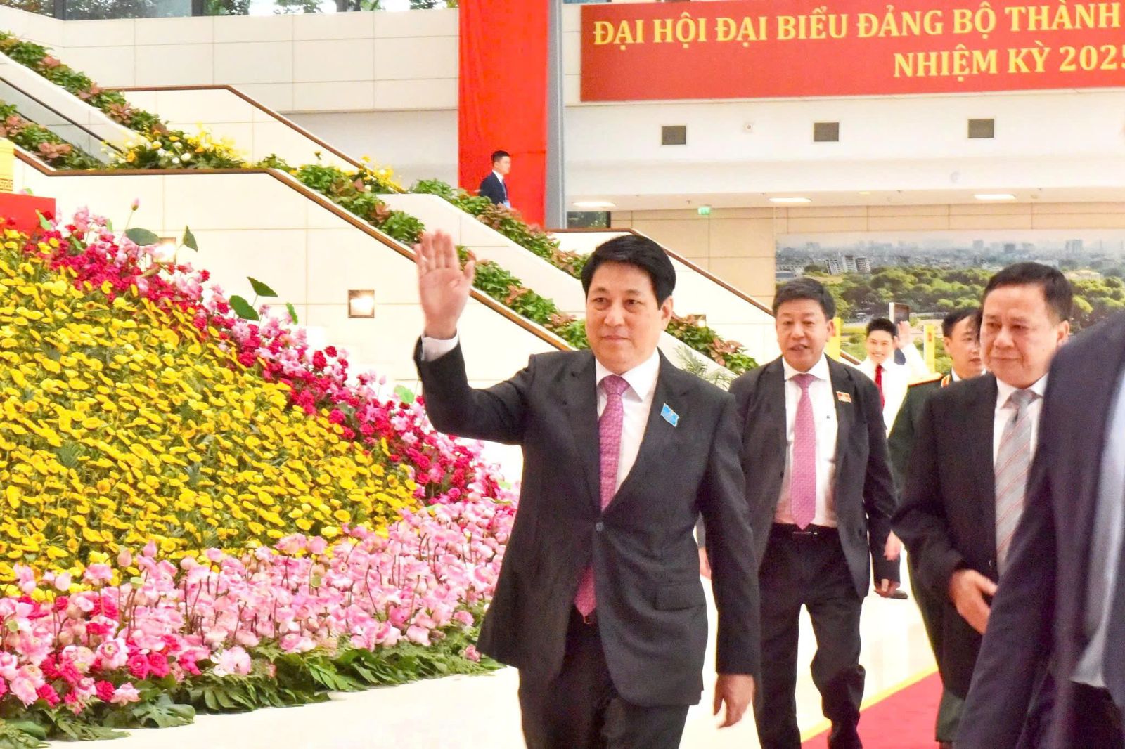 Ảnh Đại hội đại biểu Đảng bộ thành phố Hà Nội lần thứ XVIII, nhiệm kỳ 2025-2030- Ảnh 2.