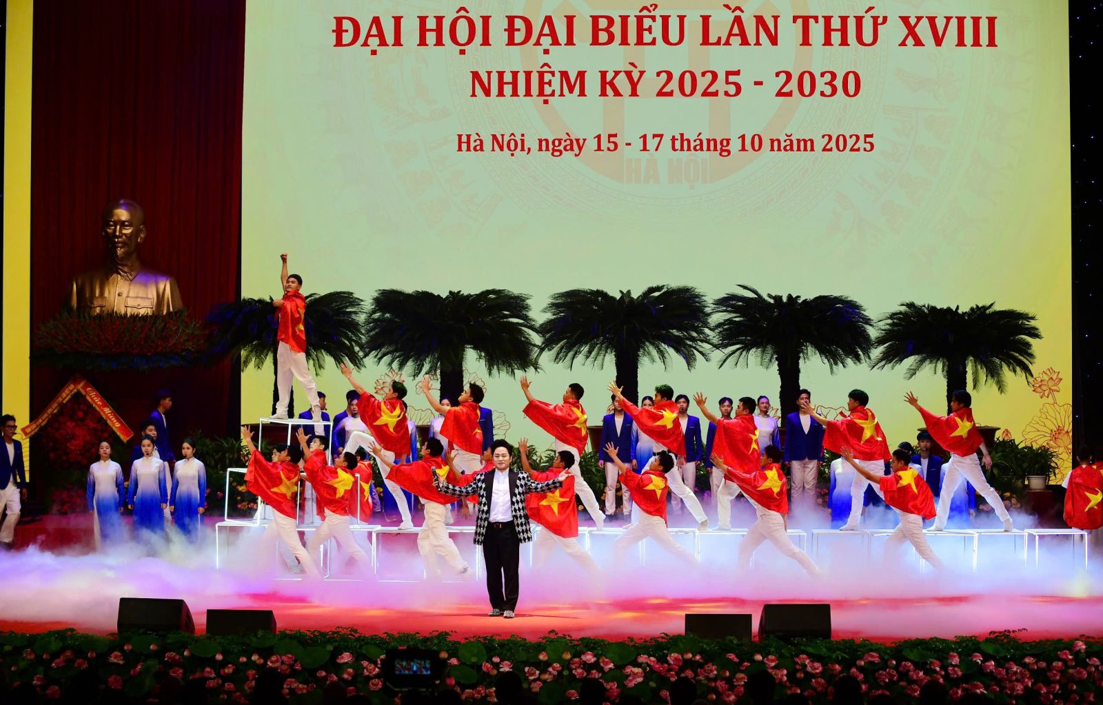 Ảnh Đại hội đại biểu Đảng bộ thành phố Hà Nội lần thứ XVIII, nhiệm kỳ 2025-2030- Ảnh 3.