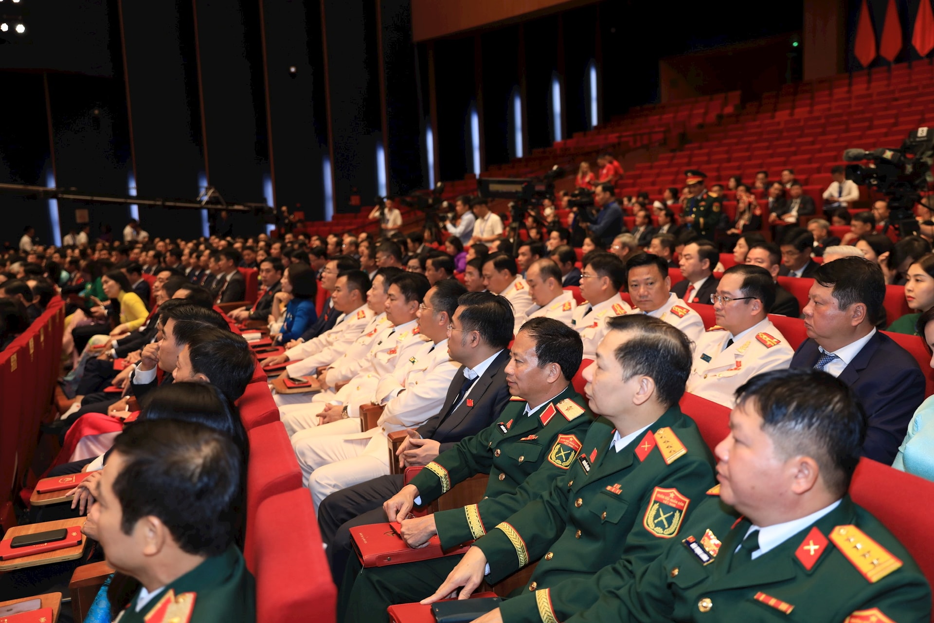 Đại hội đại biểu Đảng bộ thành phố Hà Nội lần thứ XVIII, nhiệm kỳ 2025-2030, tiến hành phiên trù bị- Ảnh 8.