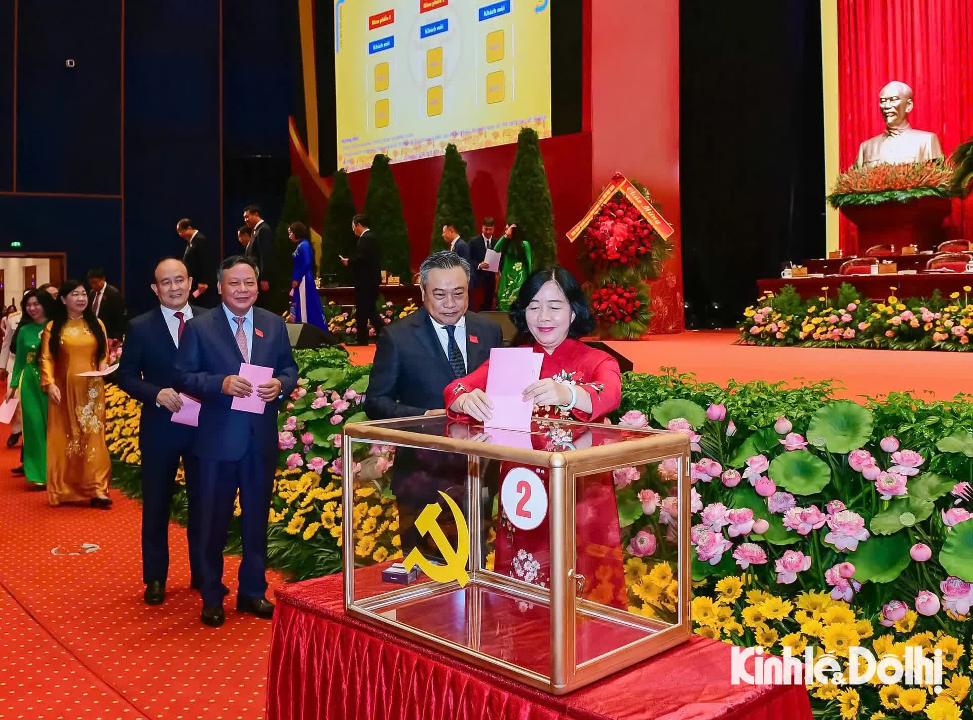 Đại hội tiến hành bầu Ban Chấp hành Đảng bộ TP Hà Nội khóa XVIII, nhiệm kỳ 2025-2030- Ảnh 2.