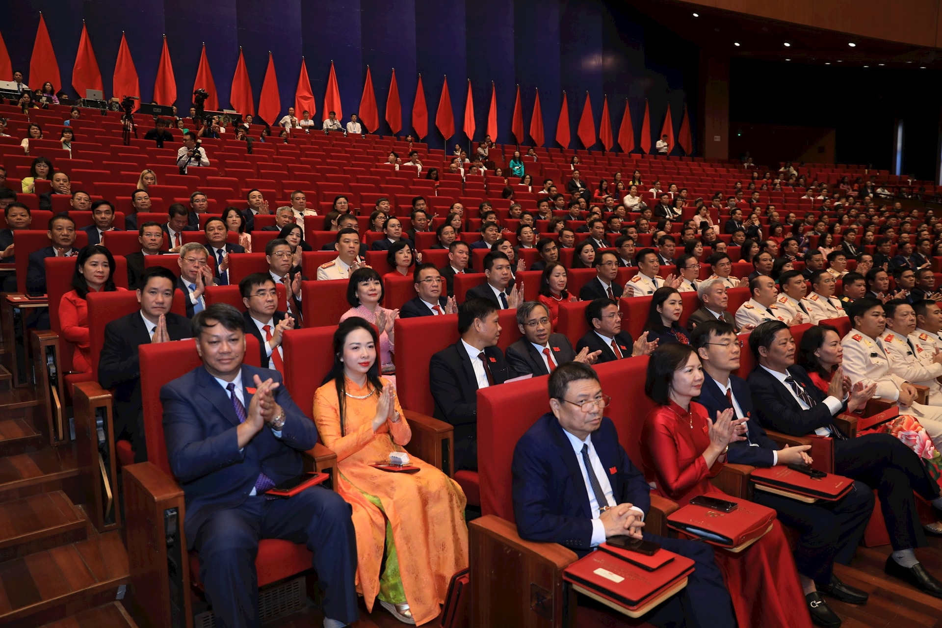 Khai mạc trọng thể Đại hội đại biểu Đảng bộ thành phố Hà Nội lần thứ XVIII, nhiệm kỳ 2025-2030- Ảnh 19.