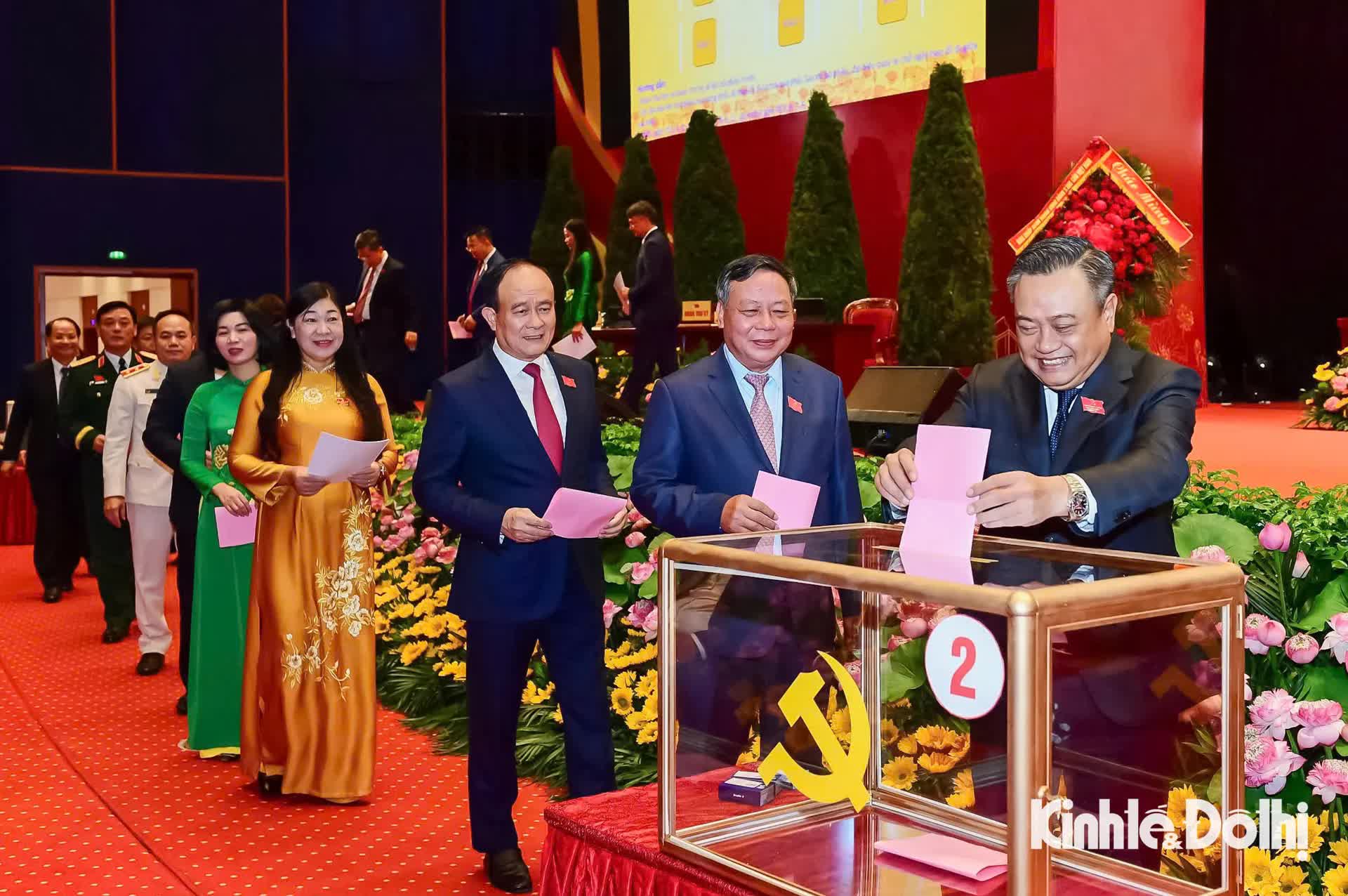 Đại hội tiến hành bầu Ban Chấp hành Đảng bộ TP Hà Nội khóa XVIII, nhiệm kỳ 2025-2030- Ảnh 3.