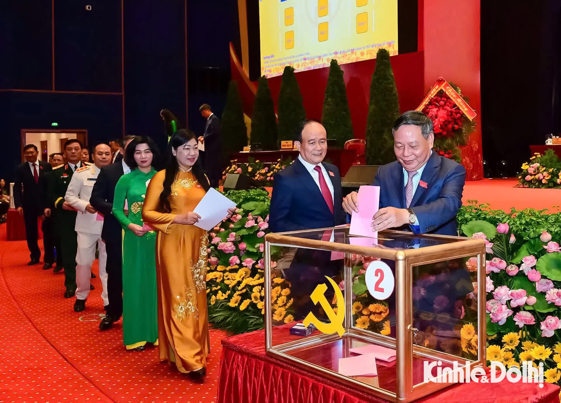 Đại hội tiến hành bầu Ban Chấp hành Đảng bộ TP Hà Nội khóa XVIII, nhiệm kỳ 2025-2030- Ảnh 4.