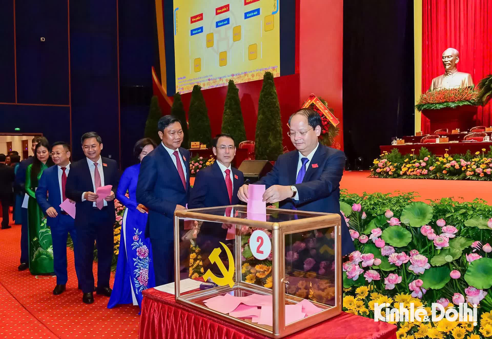 Đại hội tiến hành bầu Ban Chấp hành Đảng bộ TP Hà Nội khóa XVIII, nhiệm kỳ 2025-2030- Ảnh 6.