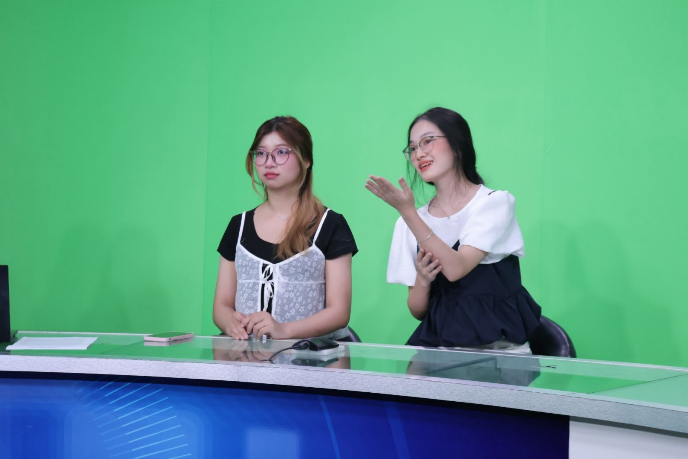 “Chuyện nghề qua hai thế hệ”: Sinh viên Báo chí và những người làm báo Ninh Bình cùng trải nghiệm và truyền lửa nghề- Ảnh 2.