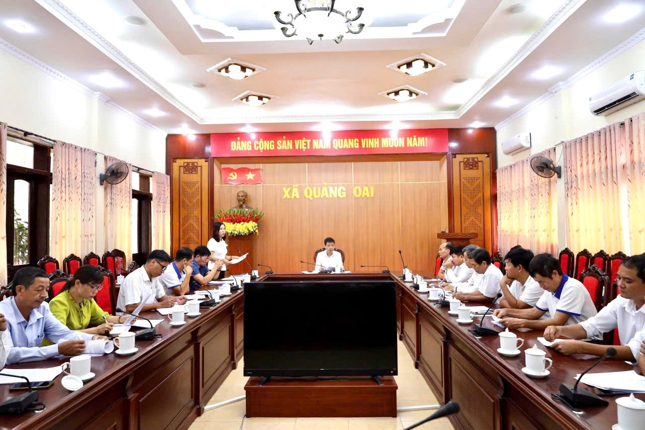 Xã Quảng Oai tổ chức hội nghị triển khai công tác quản lý nhà nước về “tín ngưỡng, tôn giáo” và bình xét danh hiệu “Gia đình văn hóa”, “Thôn văn hóa” năm 2025- Ảnh 1.