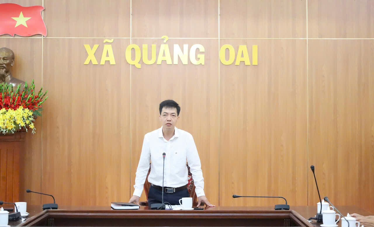 Xã Quảng Oai tổ chức hội nghị triển khai công tác quản lý nhà nước về “tín ngưỡng, tôn giáo” và bình xét danh hiệu “Gia đình văn hóa”, “Thôn văn hóa” năm 2025- Ảnh 2.