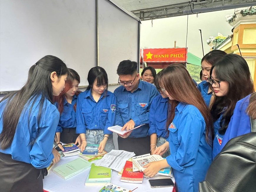 69 cán bộ Hội Liên hiệp Thanh niên Việt Nam tiêu biểu nhận Giải thưởng “15 tháng 10”- Ảnh 4.
